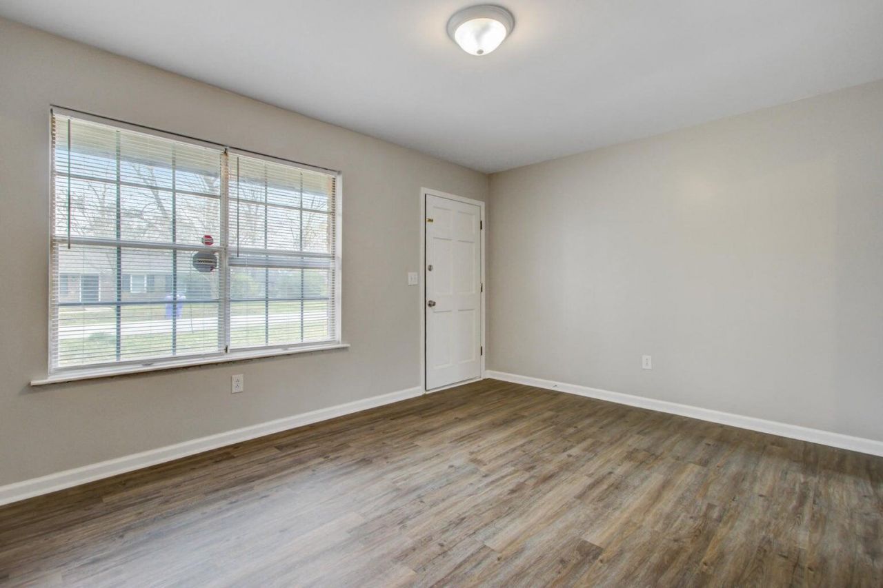 1978 Holliday Street Photo 6