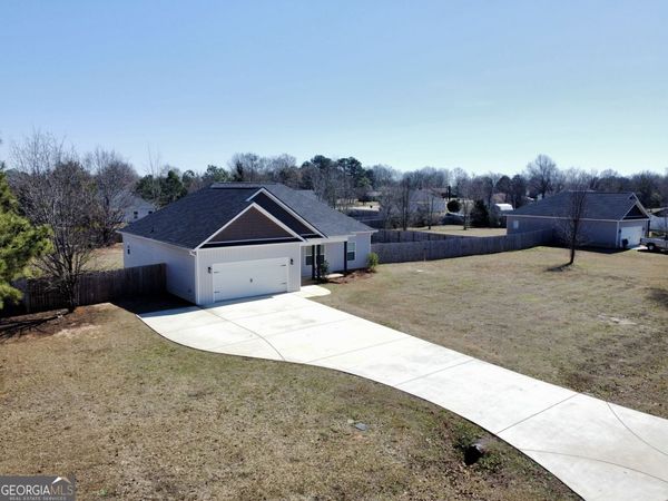 129 Amanda Drive, Byron, GA 31008