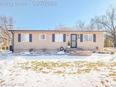 4405 Green Lake Road, West Bloomfield Twp, MI 48323