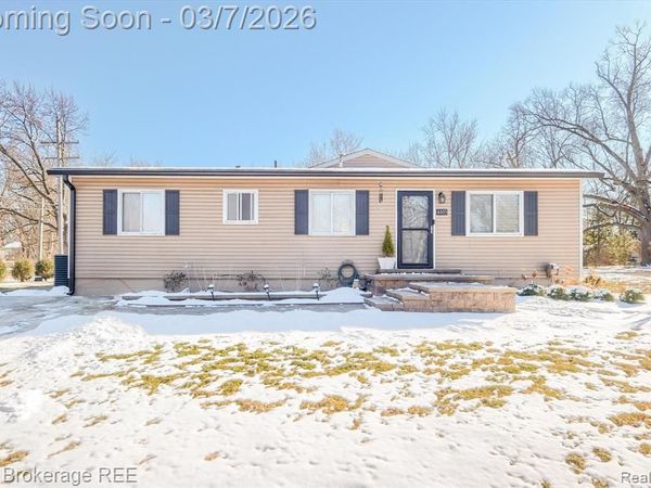 4405 Green Lake Road, West Bloomfield Twp, MI 48323