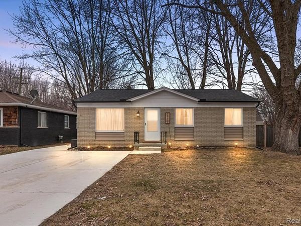 39621 Detroit Street, Harrison Twp, MI 48045