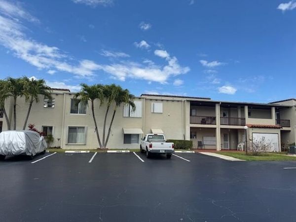 2601 Boundbrook Boulevard, Unit 104, West Palm Beach, FL 33406