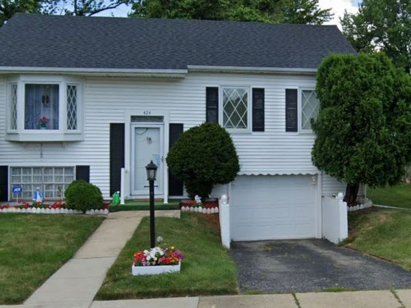 424 Mark Avenue, Glendale Heights, IL 60139