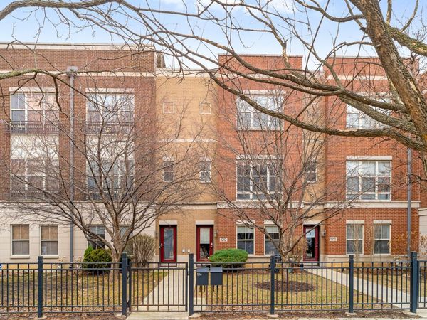 1212 W Grenshaw Street , Chicago, IL 60607