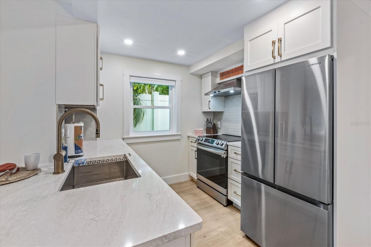 112 Cedar Avenue, Anna Maria, FL 34216 Photo