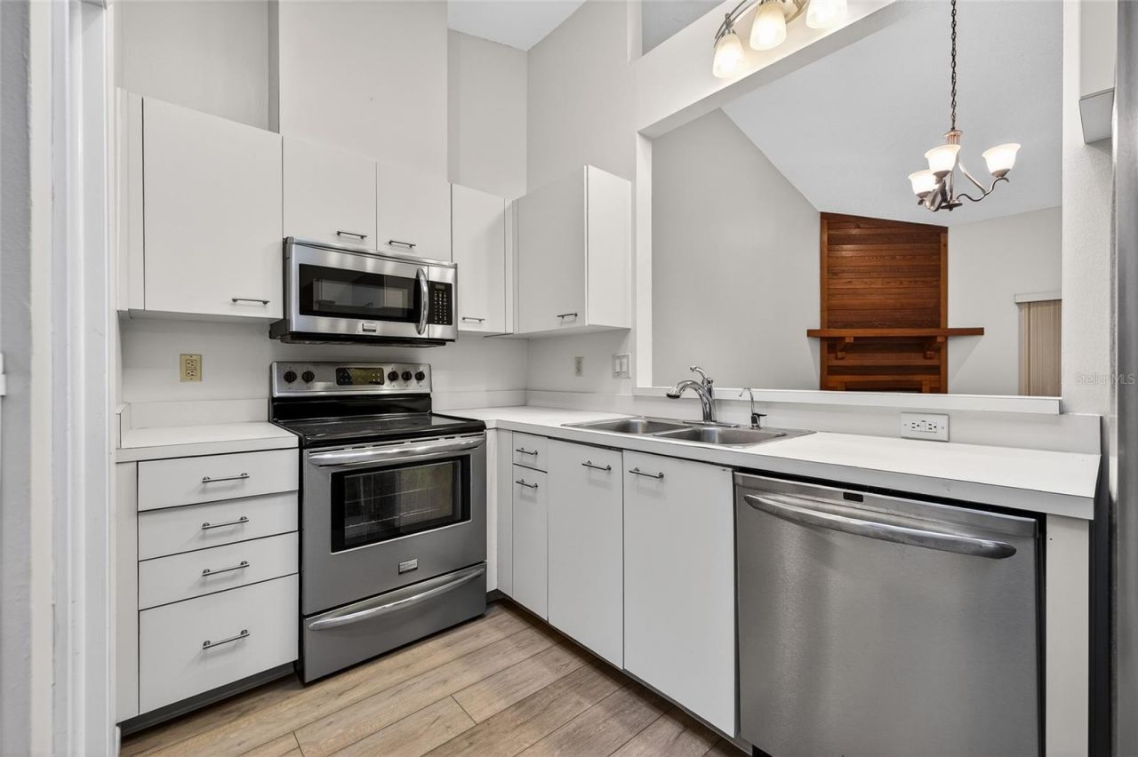 907 San Carlos Avenue Ne, Saint Petersburg, FL 33702 Photo