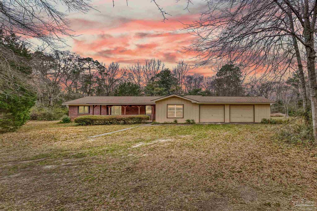 1099 Pine Top Ln, Cantonment, FL 32533 Main Photo