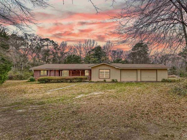 1099 Pine Top Ln, Cantonment, FL 32533