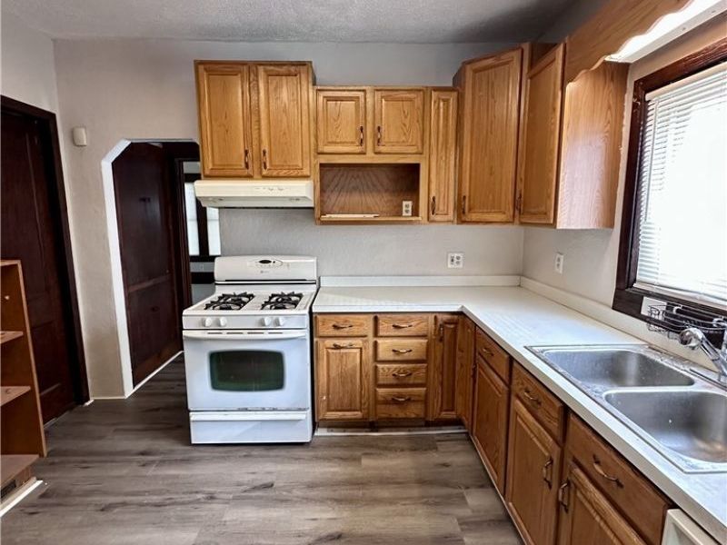 2172 12th Street SW, Akron, OH 44314 Photo 5