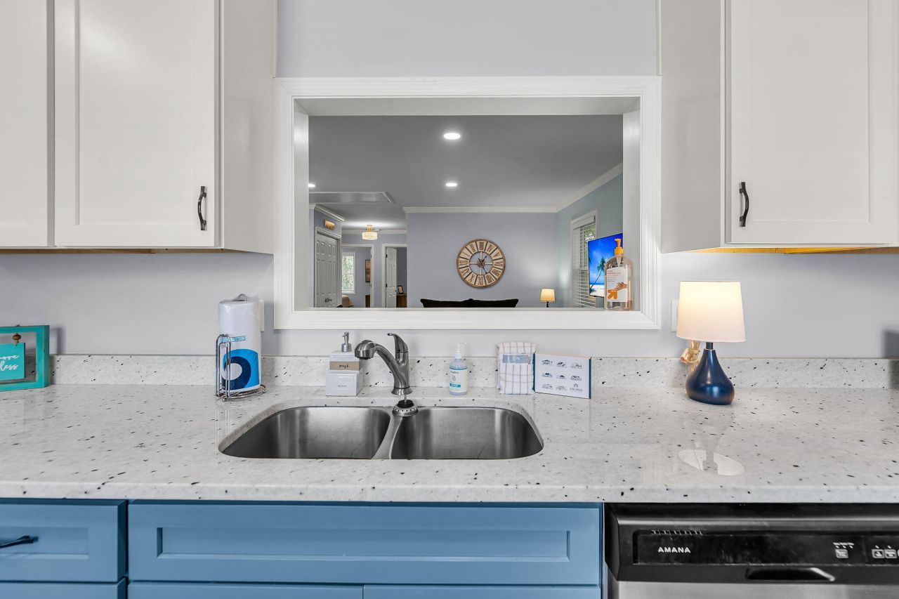 2212 Jenkins Street Photo 4