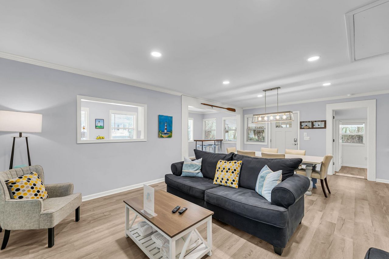 2212 Jenkins Street Photo 9