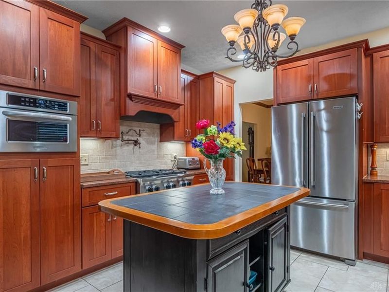 7850 Kings Ridge Circle, Mad River Township, OH 45324 Photo 10