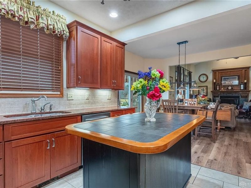 7850 Kings Ridge Circle, Mad River Township, OH 45324 Photo 11