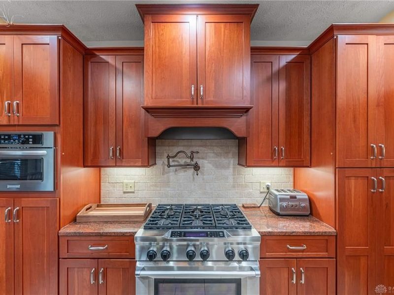 7850 Kings Ridge Circle, Mad River Township, OH 45324 Photo 13