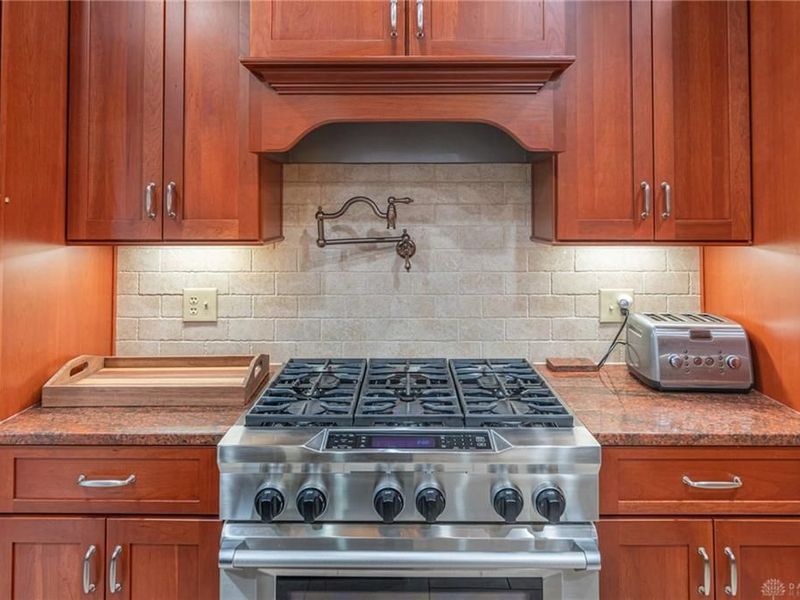 7850 Kings Ridge Circle, Mad River Township, OH 45324 Photo 14