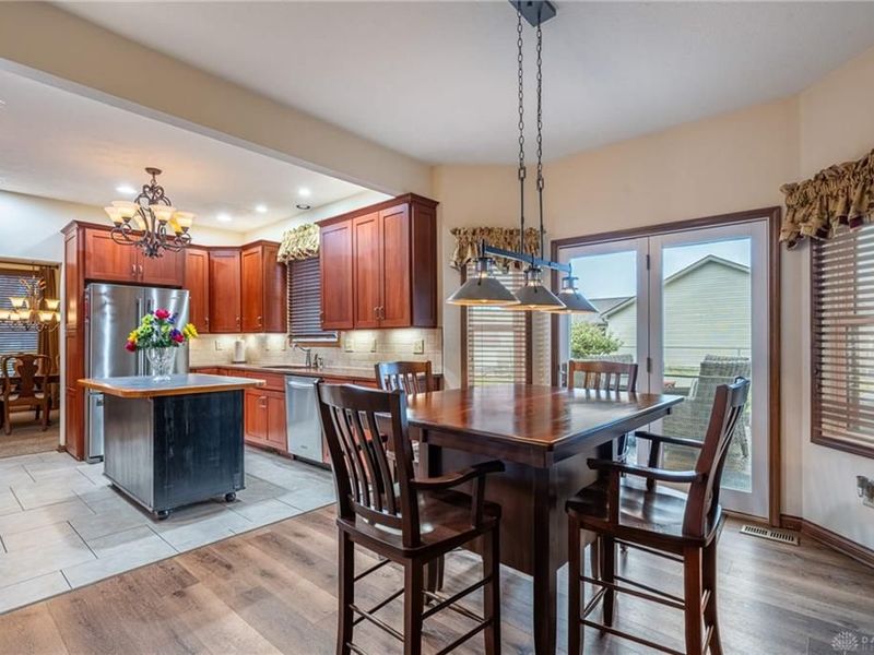 7850 Kings Ridge Circle, Mad River Township, OH 45324 Photo 8