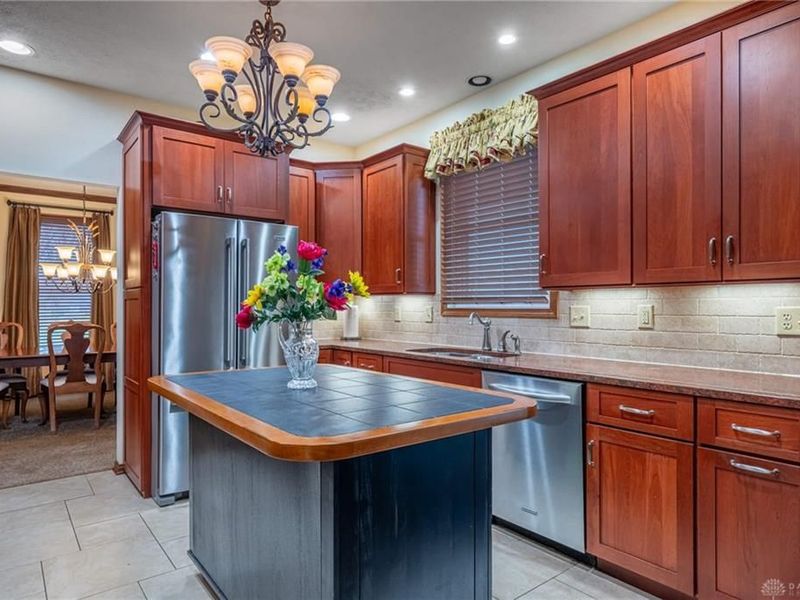 7850 Kings Ridge Circle, Mad River Township, OH 45324 Photo 9