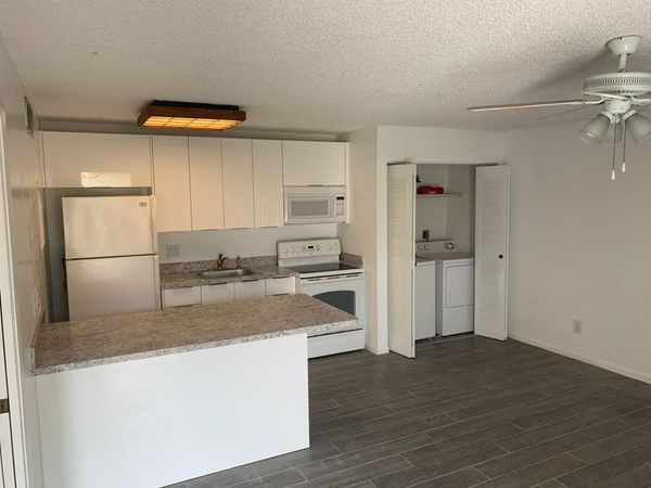 645 Executive Center Dr, Unit R202, West Palm Beach, FL 33401