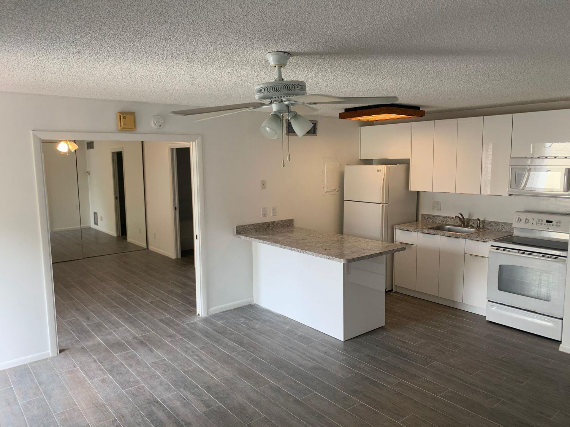 645 Executive Center Dr, Unit R202, West Palm Beach, FL 33401 Photo