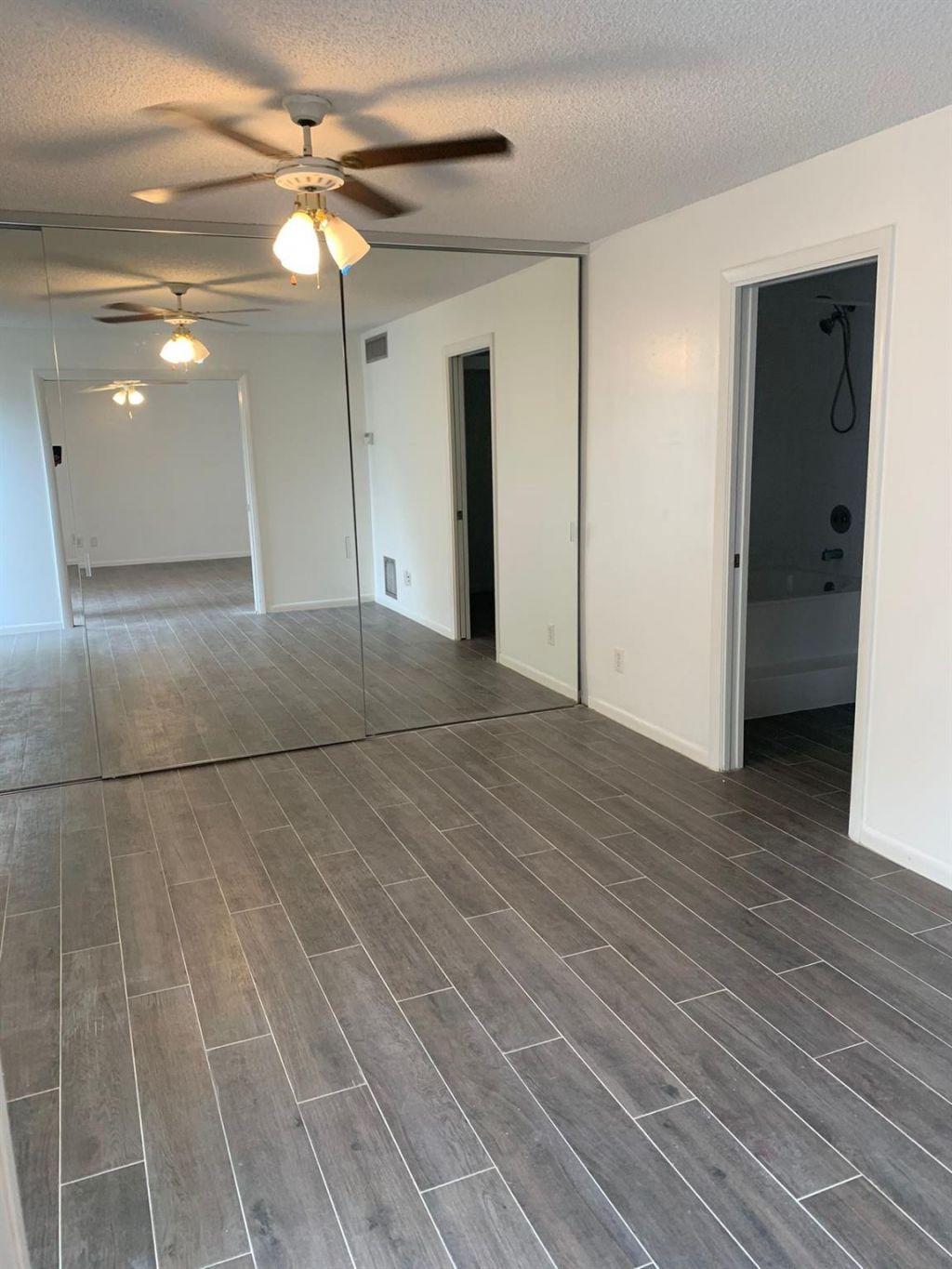 645 Executive Center Dr, Unit R202, West Palm Beach, FL 33401 Photo