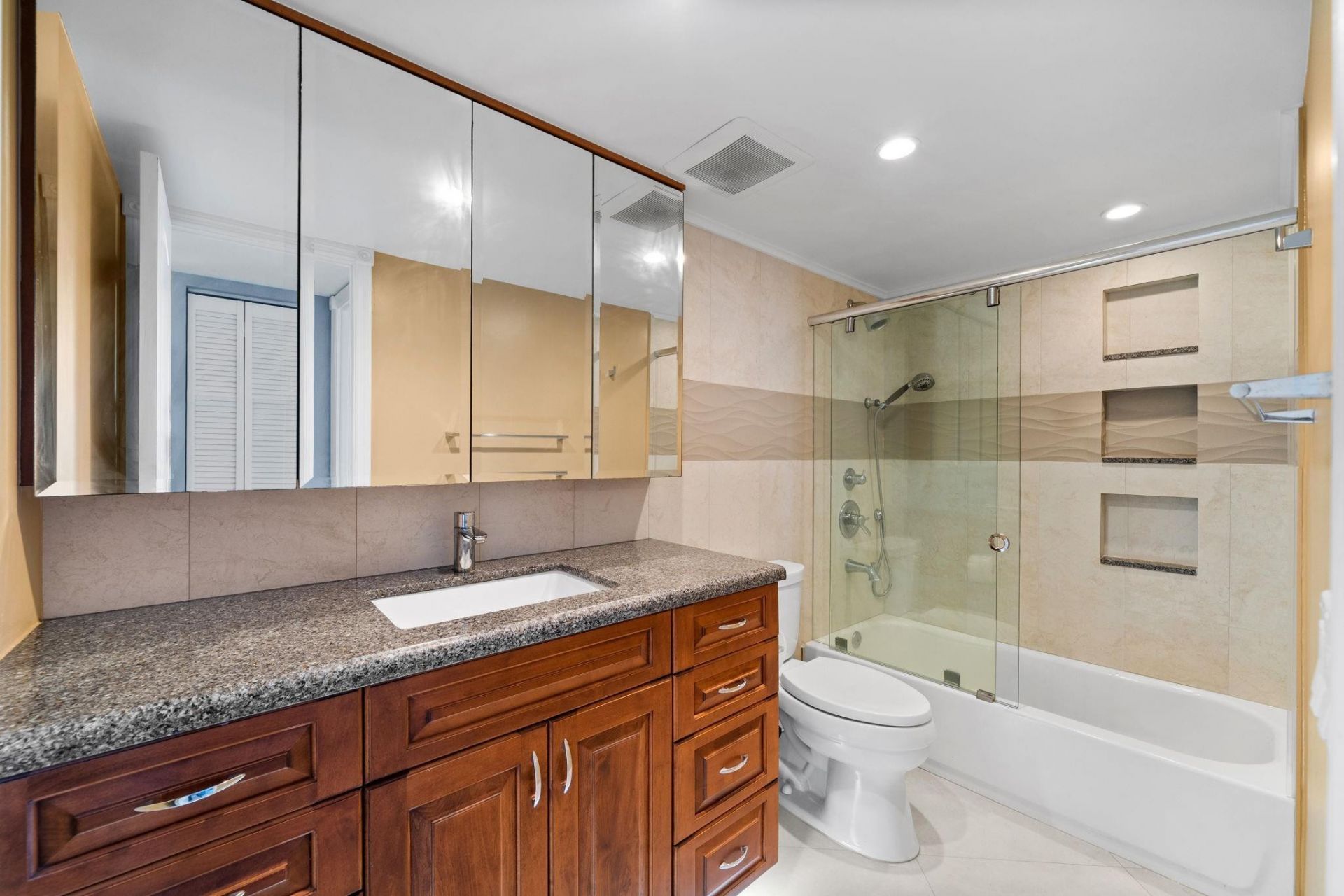 511 Bayshore Drive, Unit 904, Fort Lauderdale, FL 33304 Photo