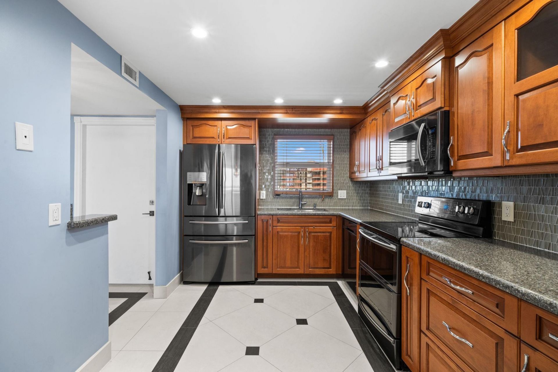 511 Bayshore Drive, Unit 904, Fort Lauderdale, FL 33304 Photo