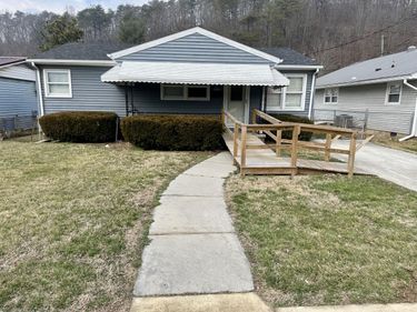 538 W Jackson St , Covington, VA 24426