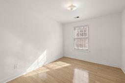 1093 King Street photo 4