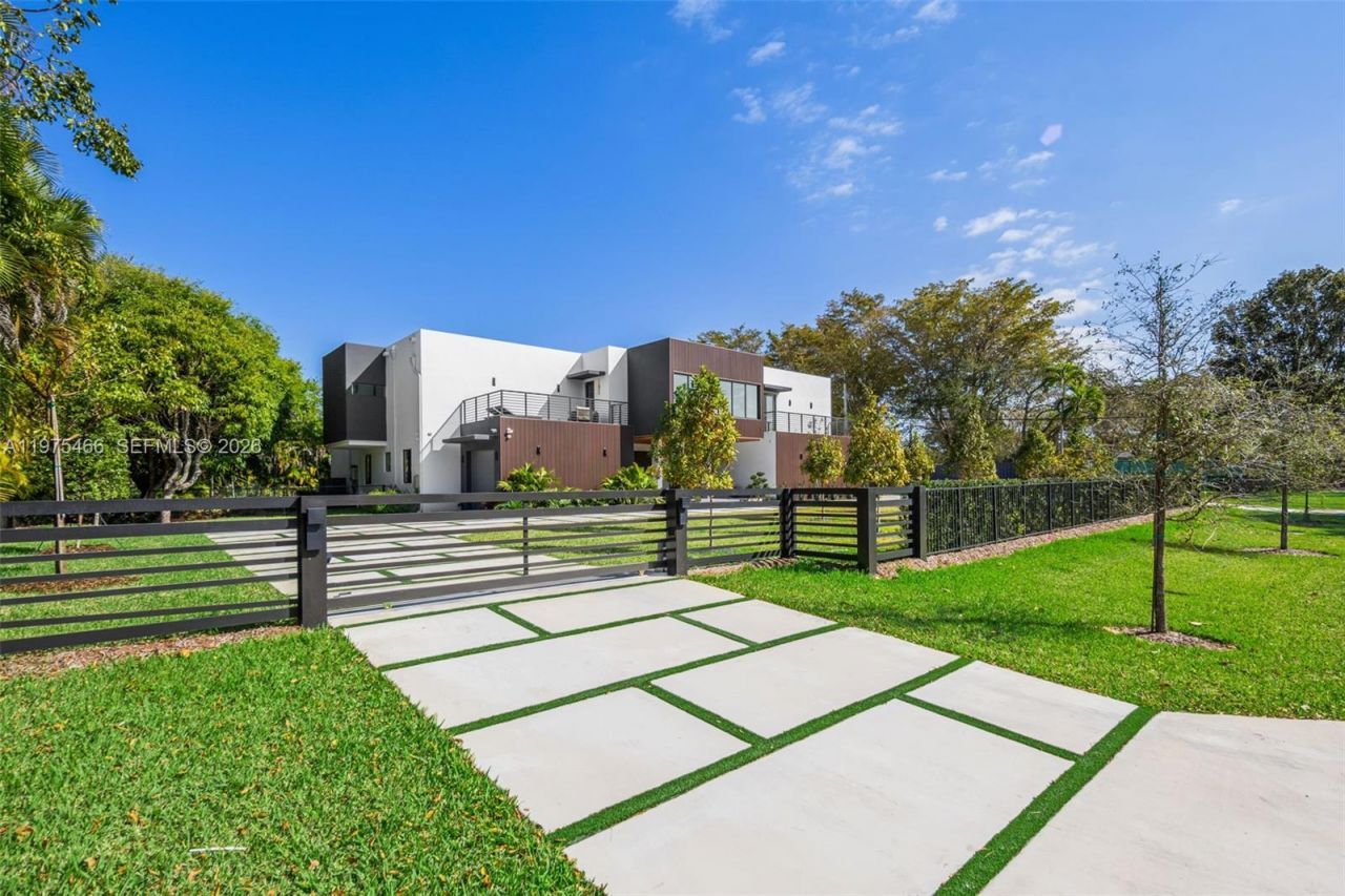 6445 SW 129th Ter , Pinecrest, FL 33156 Photo