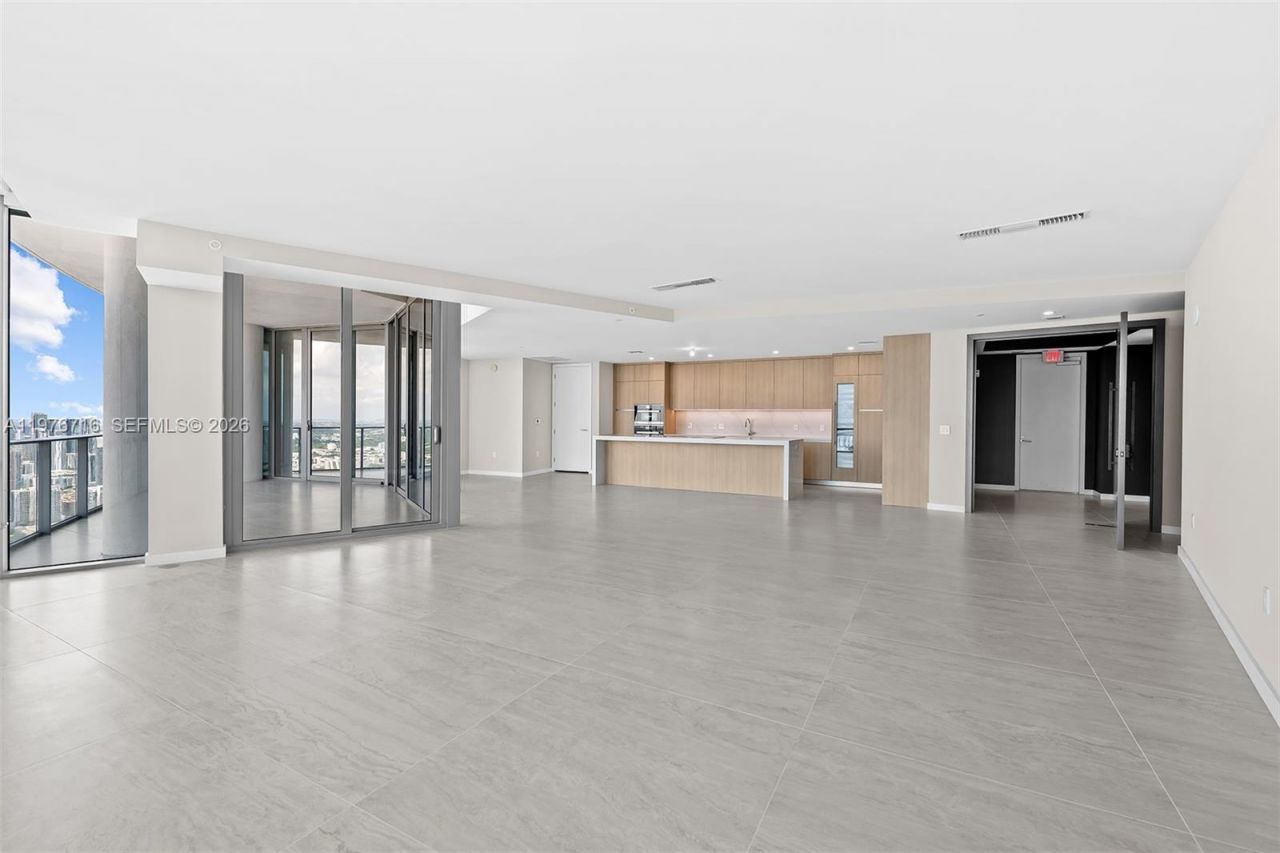 851 NE 1st Ave, Unit PH 5402, Miami, FL 33132 Photo