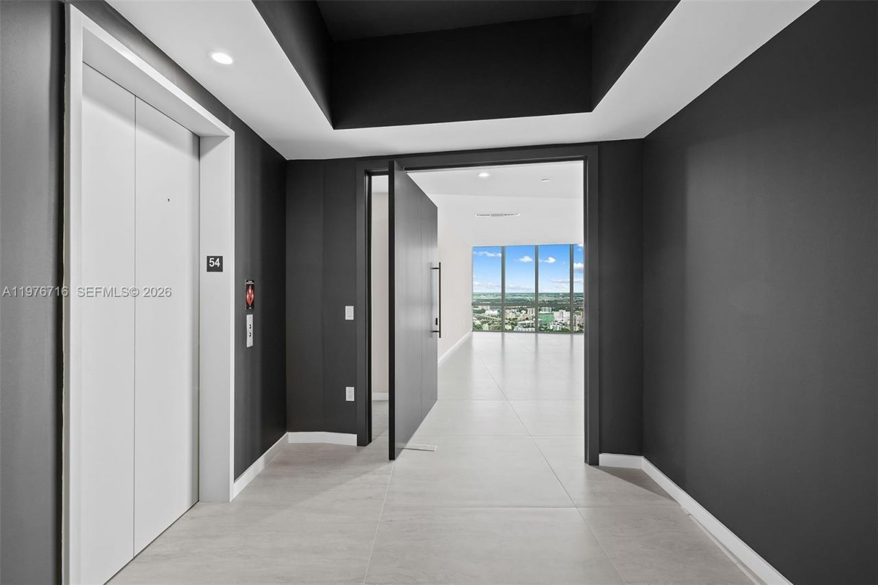 851 NE 1st Ave, Unit PH 5402, Miami, FL 33132 Photo