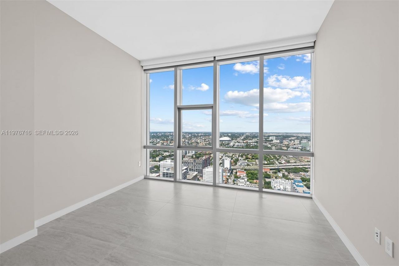 851 NE 1st Ave, Unit PH 5402, Miami, FL 33132 Photo