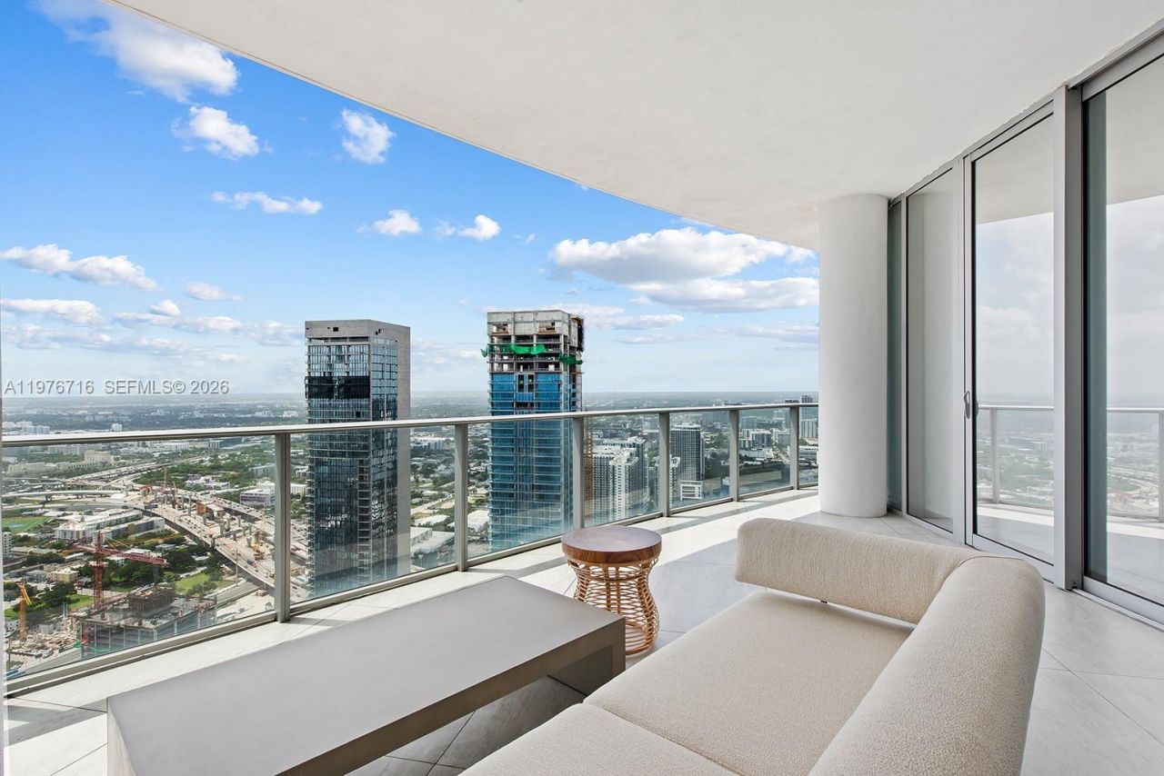 851 NE 1st Ave, Unit PH 5402, Miami, FL 33132 Photo