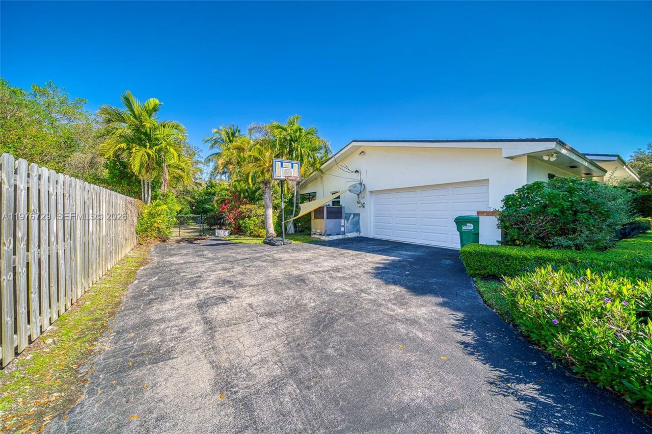 7745 SW 144 Street , Palmetto Bay, FL 33158 Photo