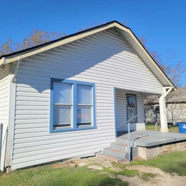 200 E Crockett Street, Ennis, TX 75119 Main Photo
