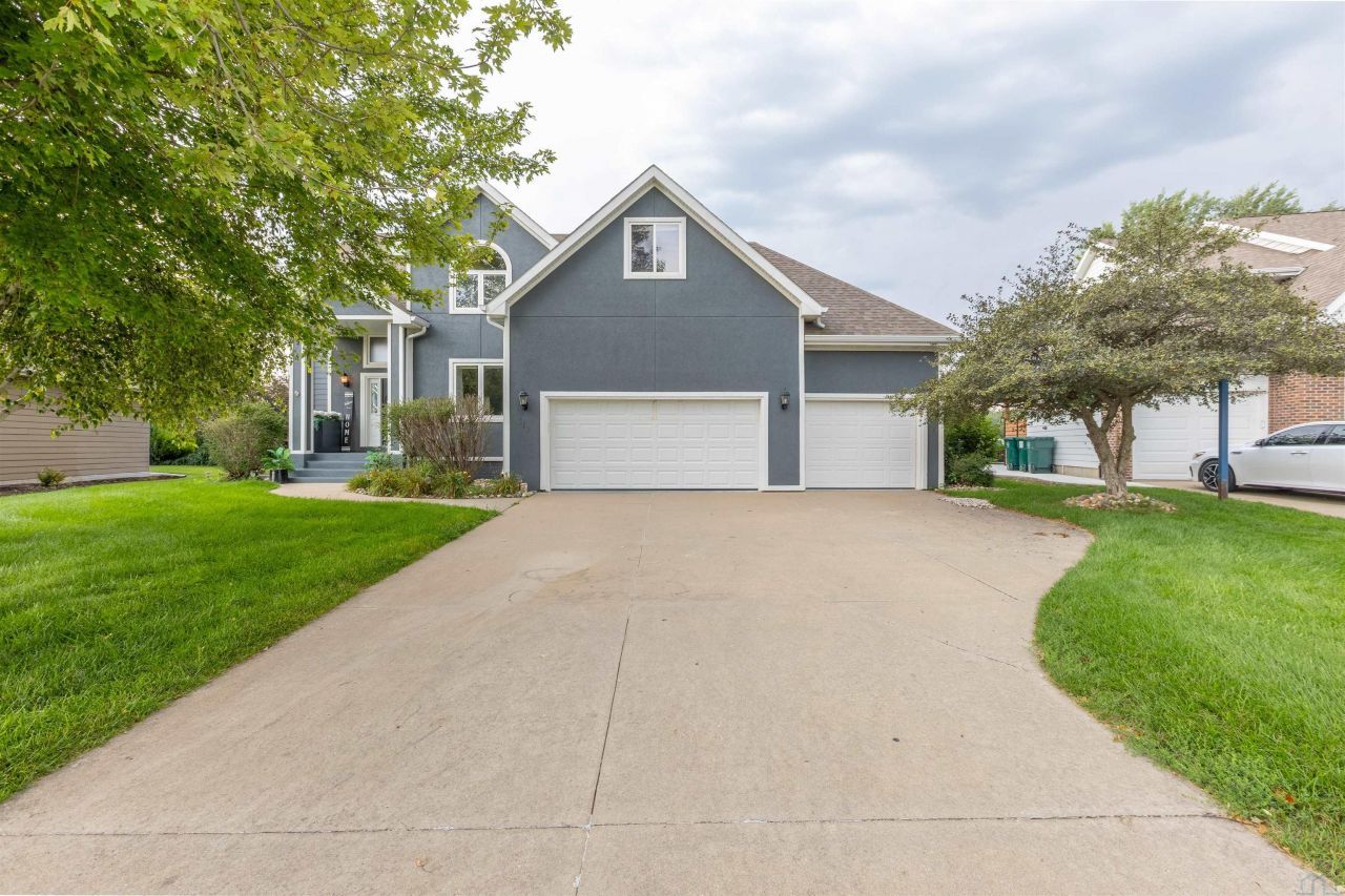 312 Inverness Trl, Dakota Dunes, SD 57049 Main Photo