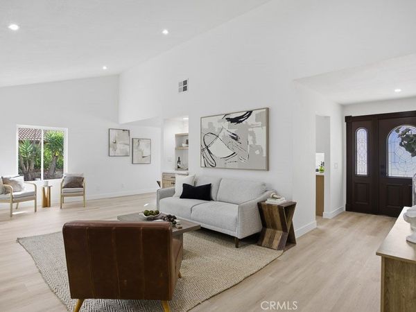 1069 Belleza Street, Camarillo, CA 93012