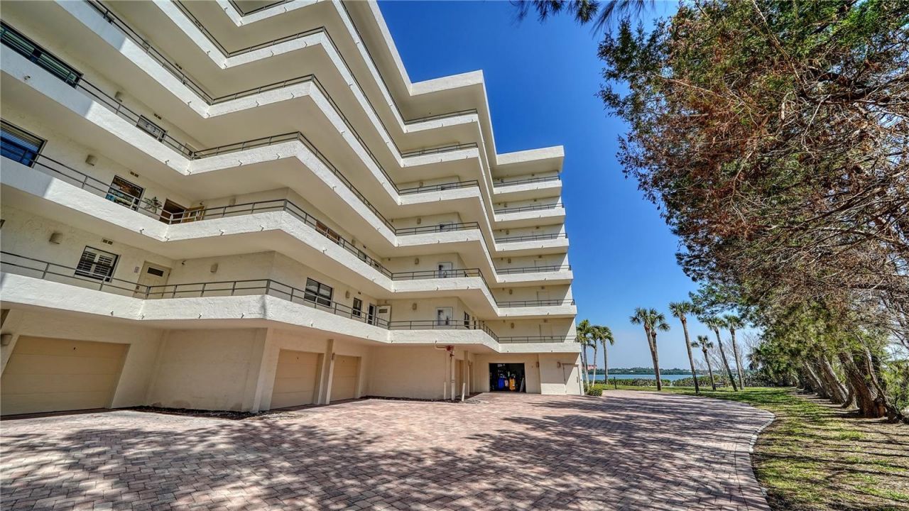 8735 Midnight Pass Road, Unit 105B, Sarasota, FL 34242 Photo