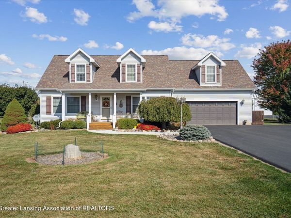 6042 Amanda Drive, Eaton Rapids, MI 48827