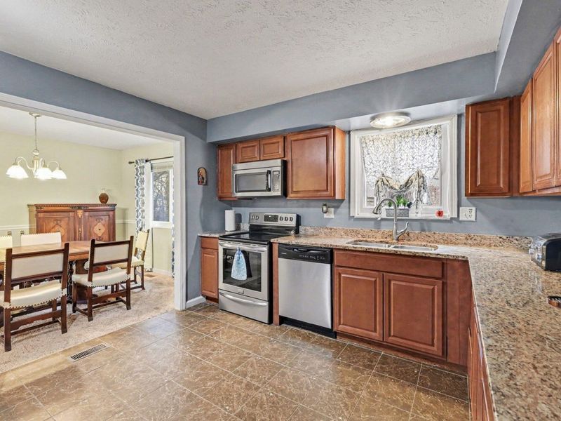 7775 Cedar Wood Circle, Florence, KY 41042 Photo 9