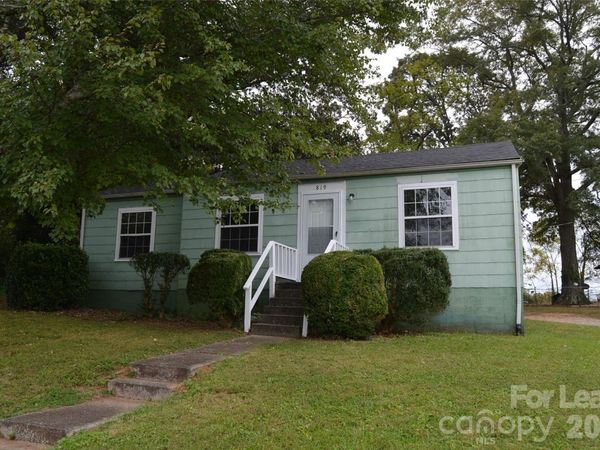 819 Charlotte Avenue, Statesville, NC 28677