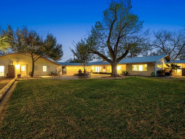 1405 E 18th ST, Georgetown, TX 78626