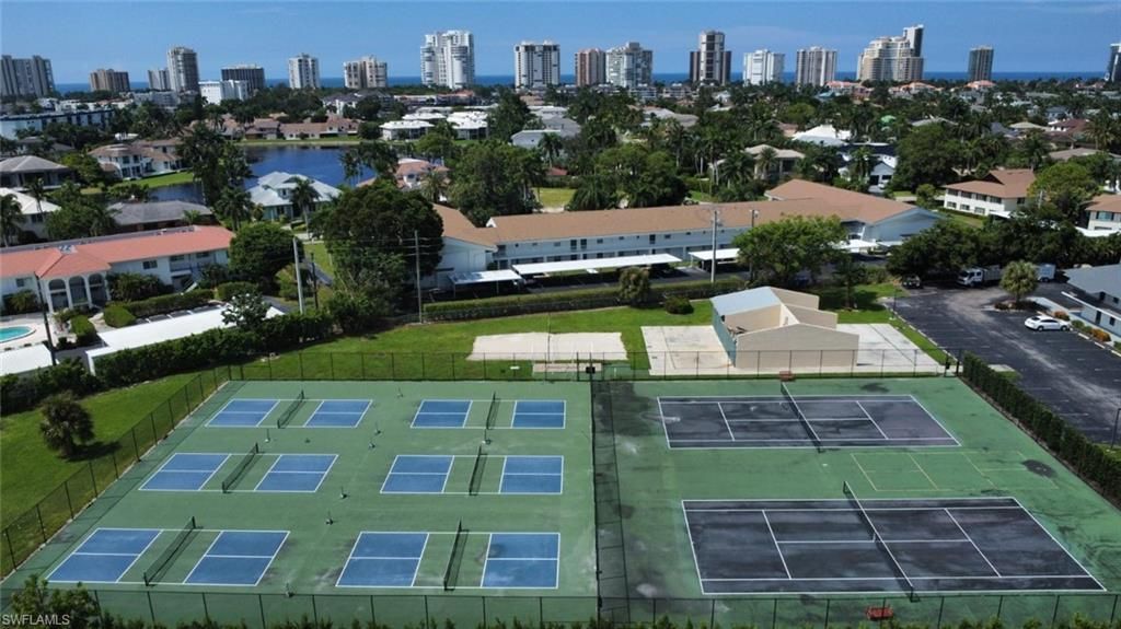 600 Neapolitan Way, Unit 101, Naples, FL 34103 Photo