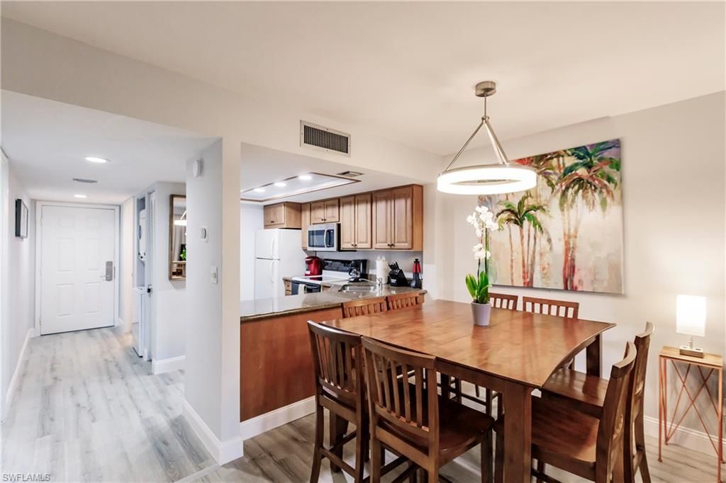 600 Neapolitan Way, Unit 101, Naples, FL 34103 Photo