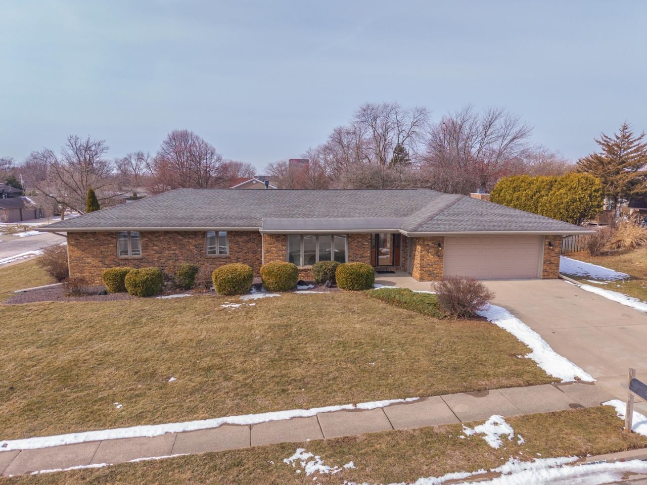 207 Hampton Drive, Bloomington, IL 61704 Main Photo