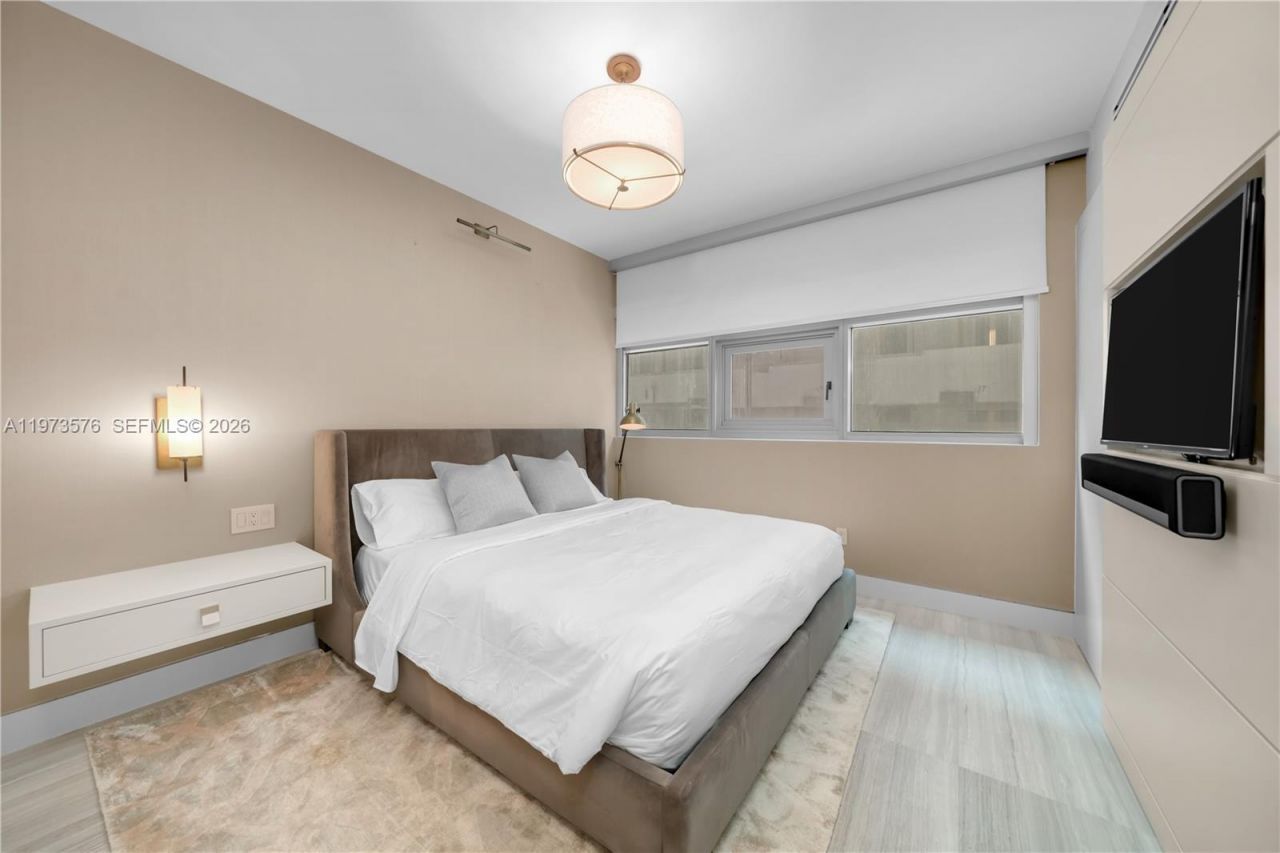 321 Ocean Dr, Unit 200, Miami Beach, FL 33139 Photo