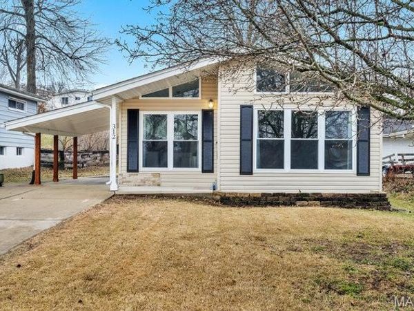 312 Ballwin Avenue, Ballwin, MO 63021