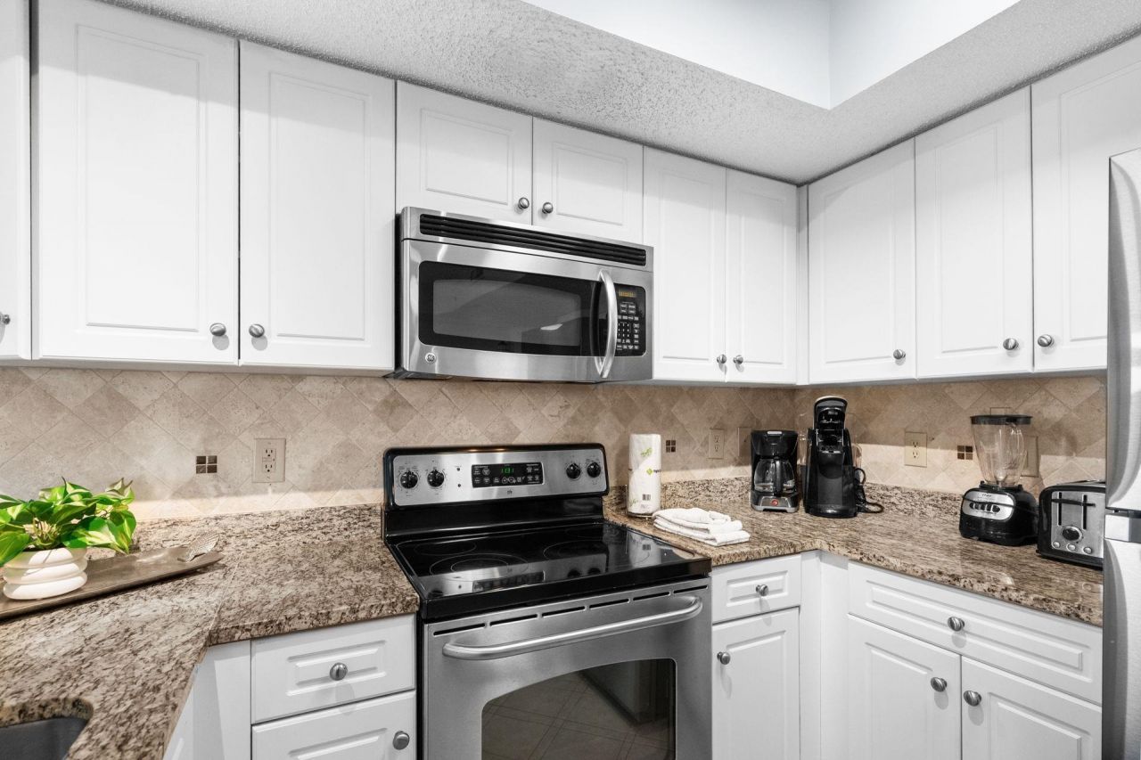 3000 N Ocean Blvd. Photo 16