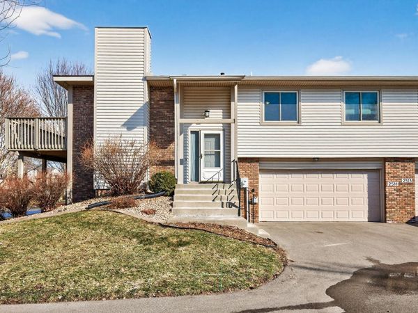 2511 Rose Avenue E, Maplewood, MN 55119