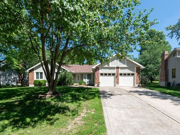 5116 NW Walden Drive, Kansas City, MO 64151